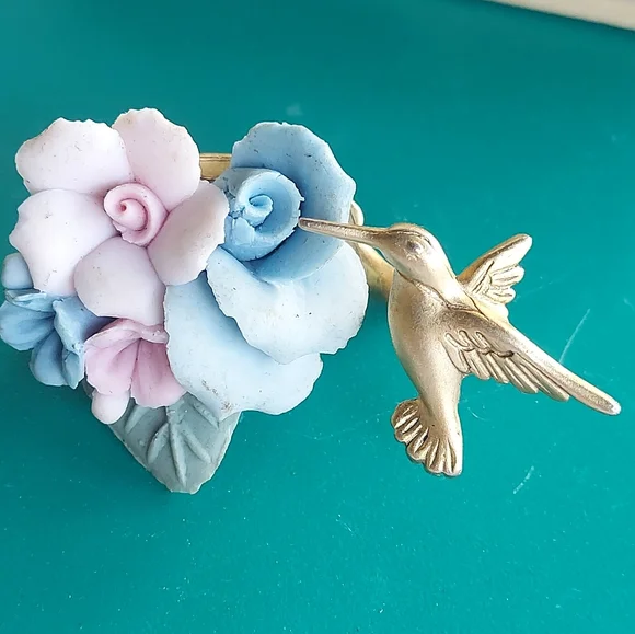 P0062 Vintage Signed AJC Goldtone Hummingbird with Flowers Brooch Pin - Picture 3 of 12